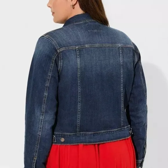 Torrid Denim Fitted Trucker Jacket- NWOT- Size 4x - Picture 3 of 7